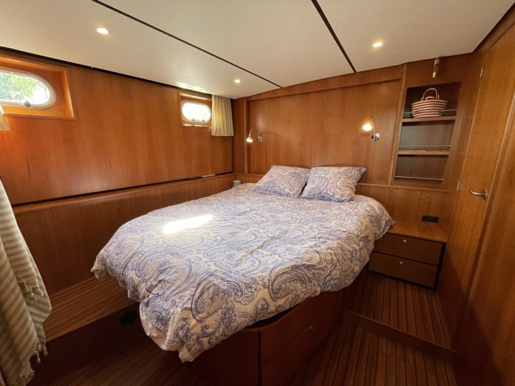 Aft cabin